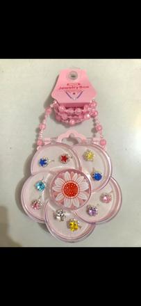 Prstene v plastovej kabelke,