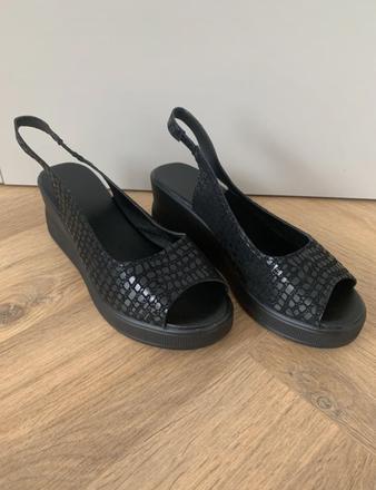 Dámske čierne sandále na platforme, 39