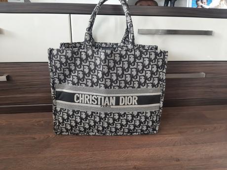 Veľká kabela ch d, dior