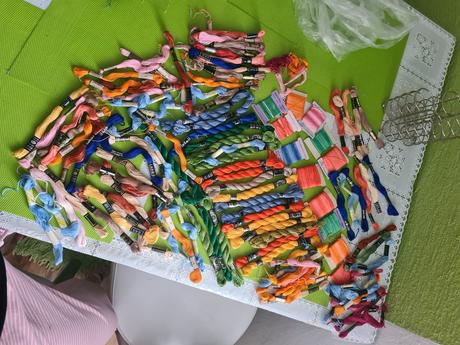 Perlovky a nite na vyšívanie, 