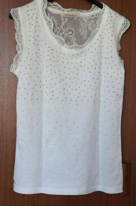 Elegantný top s kamienkami, m