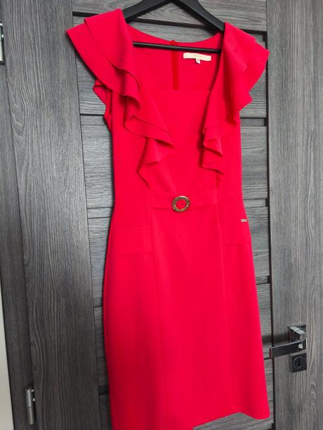 Krasne elegantne saty rouge, s