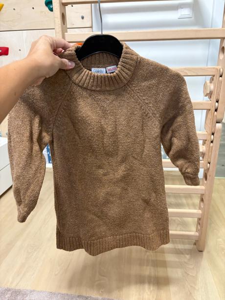 Svetrove saty, zara,104