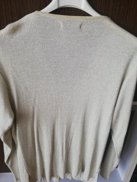 Svetrik s lesklou nitkou, l