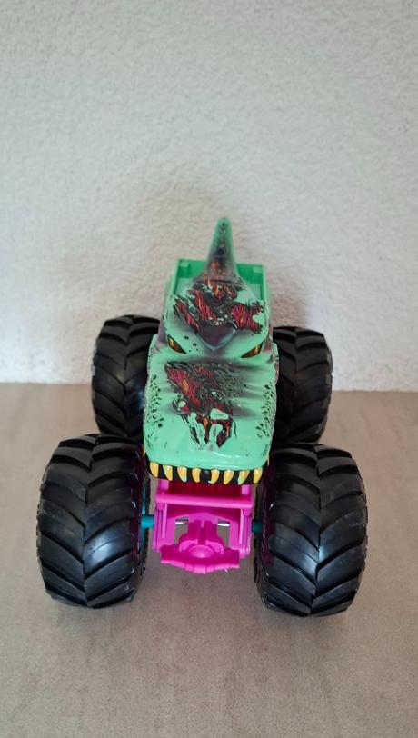 Hotwheels monster truck zombie wrex,