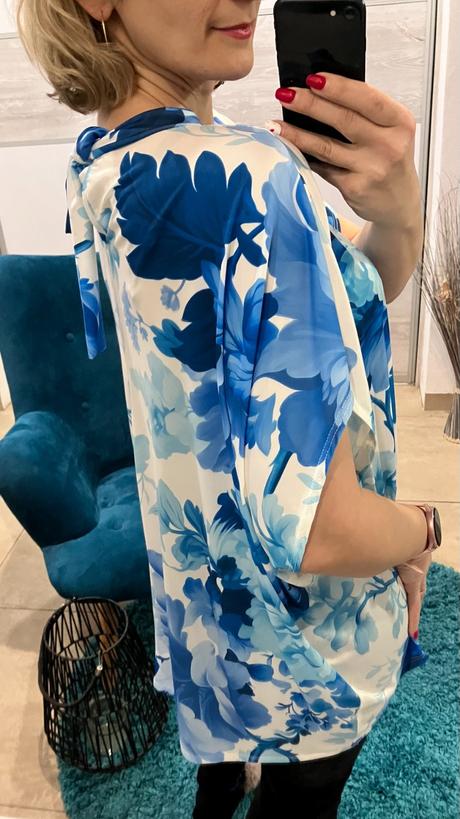 Dámska kvetovaná oversize tunika bielo-modrá (uni), 