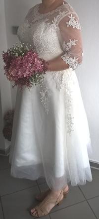 Svadobné šaty s čipkou v midi dĺžke, 42