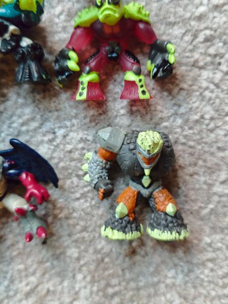 Gormiti 13 figuriek,