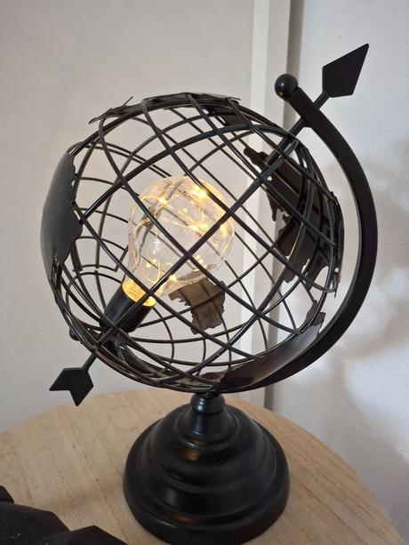 Stolová - nočná led lampa globus , da sa zasvietit,
