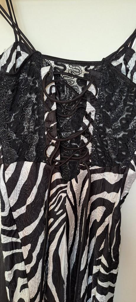 Spoločenské šaty, 36