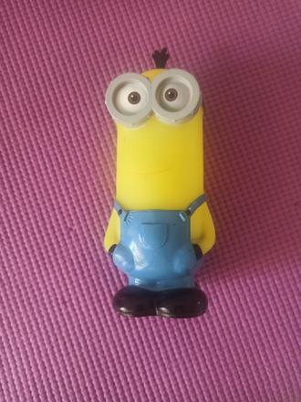 Minion svetlo meniaci farbu, 
