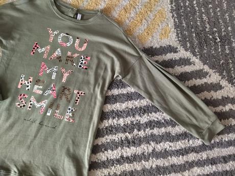 Olivové šaty s volánom, coccodrillo,134