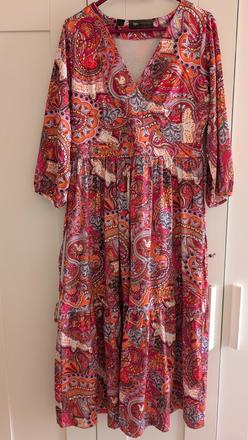 Šaty s výrazným vzorom, bonprix,38