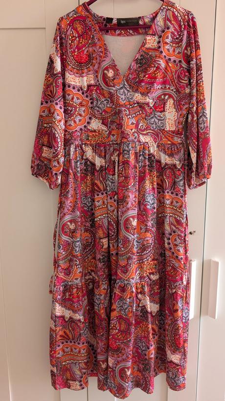 Šaty s výrazným vzorom, bonprix,38