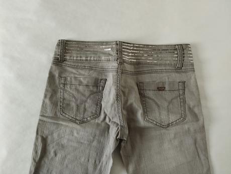 Sivé trojštvrťové rifle, s