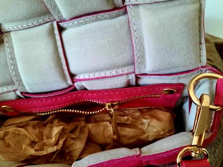 Koža fuksia kabelka, 