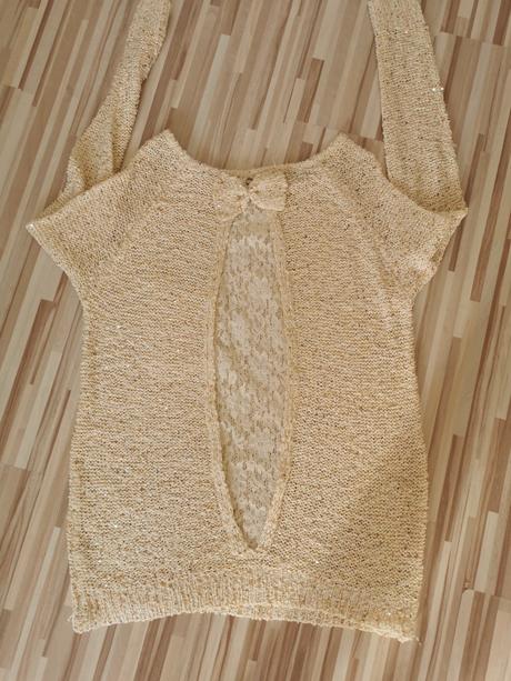 Krémový sveter so zlatými trblietkami a krajkou vz, 40