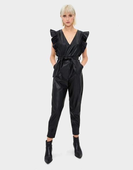 Čierny kožený overal s volánmi bershka (24), bershka,xs