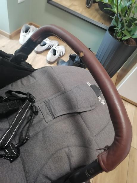 Šedý športový kočík, mamakiddies