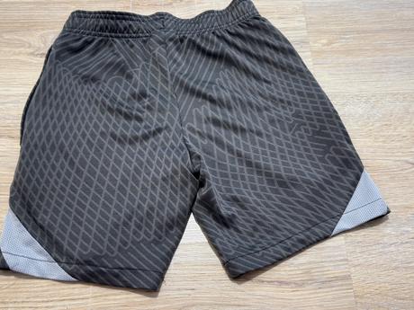 Chlapcenske kratase, nike,128