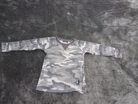 Tricko v.122, reserved,122