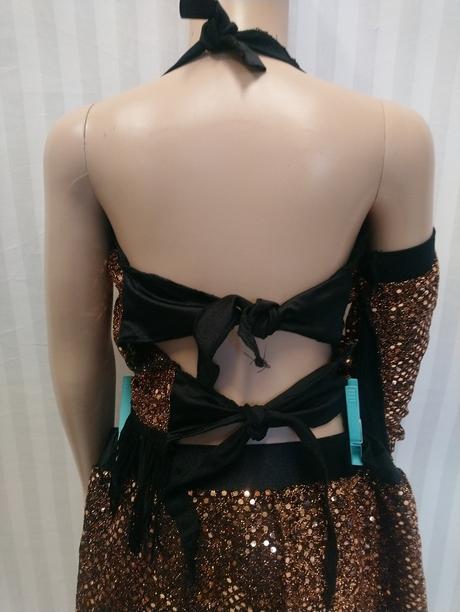 Kostým latino čierno zlaté šaty strapce a flitre,