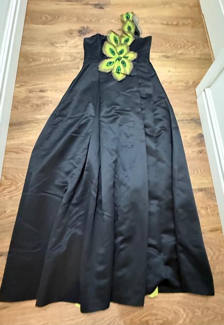 Plesové spoločenské šaty s aplikáciou s-m, m