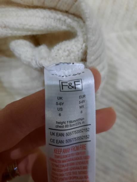 Krasny svetrík s chlpatym golierom, f&f,122