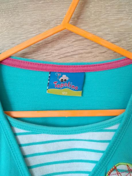 Krásne tričko so zaujímavými prvkami, topolino,122