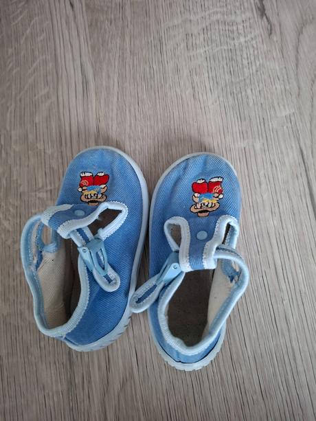 Modré papučky č. 20, 20