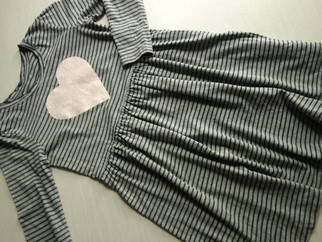 Šaty so srdiečkom, 128