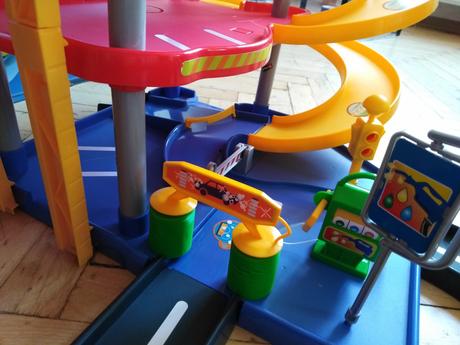 Poschodova garaz burago, 