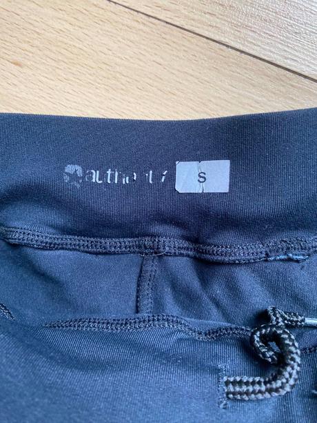 Authority skort sportova sukna s integrovanymi sor, s
