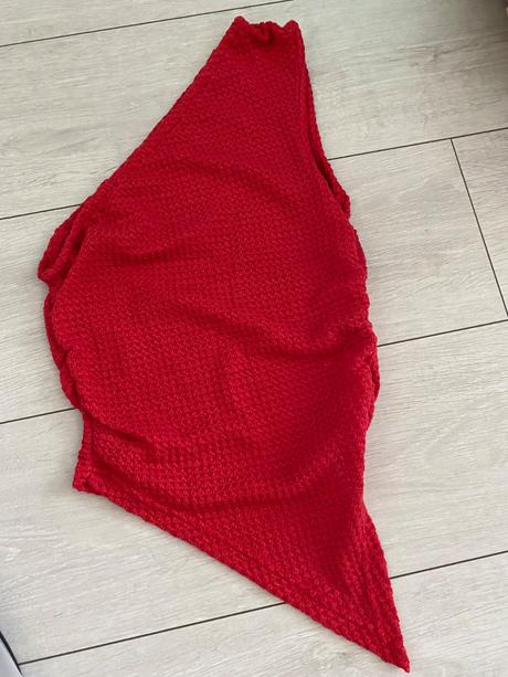 Dámsky top asymetrický, s