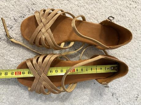 Predám dievčenské tanečné topánky, 30
