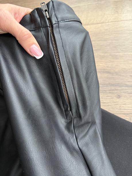 Čierne koženkové nohavice, veľ. xxs, gina,xs