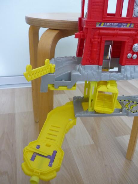 Matchbox garáž upevniteľné na stôl - hasičská stan,