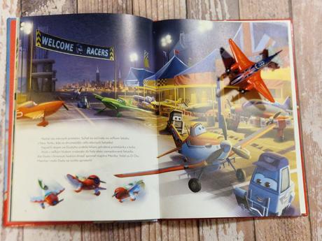 Lietadlá - filmový príbeh + hodinky+hracka, 