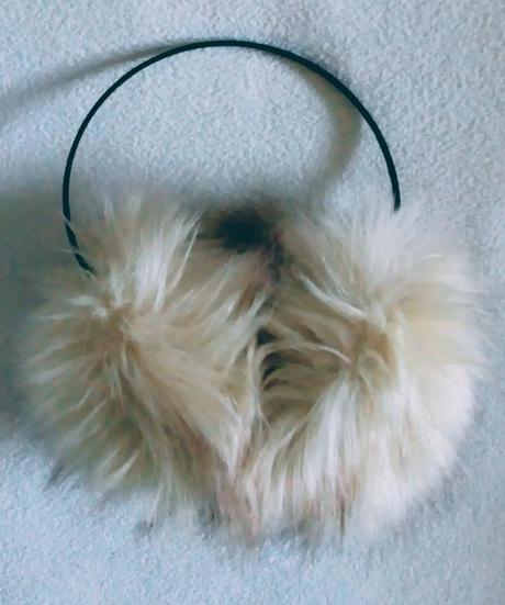 Čelenka na uši, 104