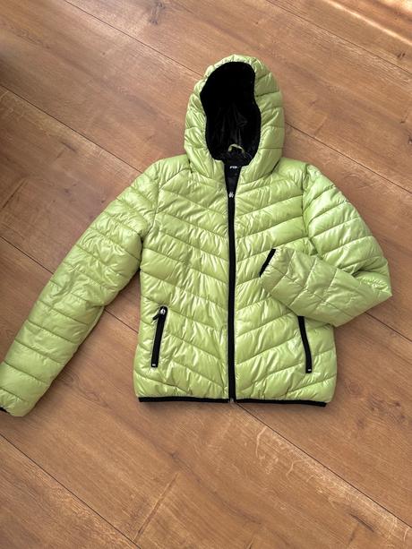 Nenosená bundička, new yorker,s