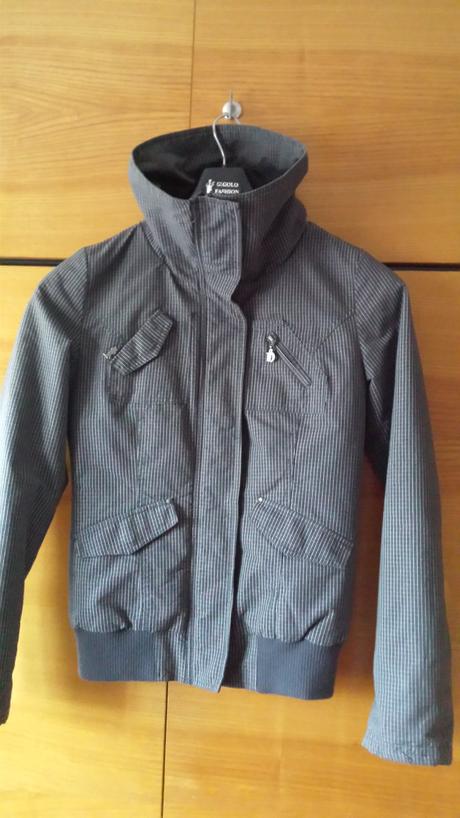 Bunda s odopinatelnou kozusinkou, s