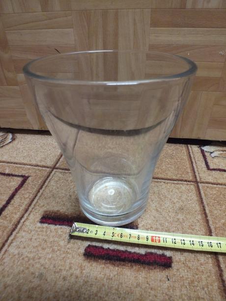 Predám vázičku sklenenú., 