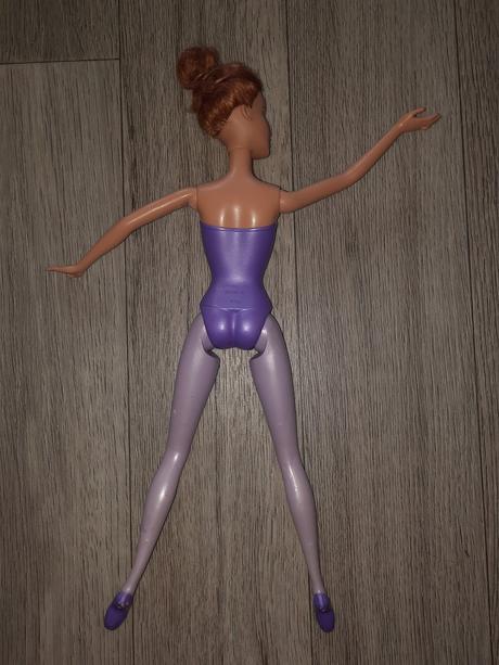Barbie baletka s gumenými nohami,