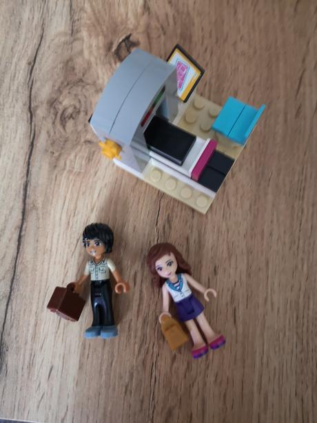 Lego friends 41100 súkromný tryskáč v mestečku hl,