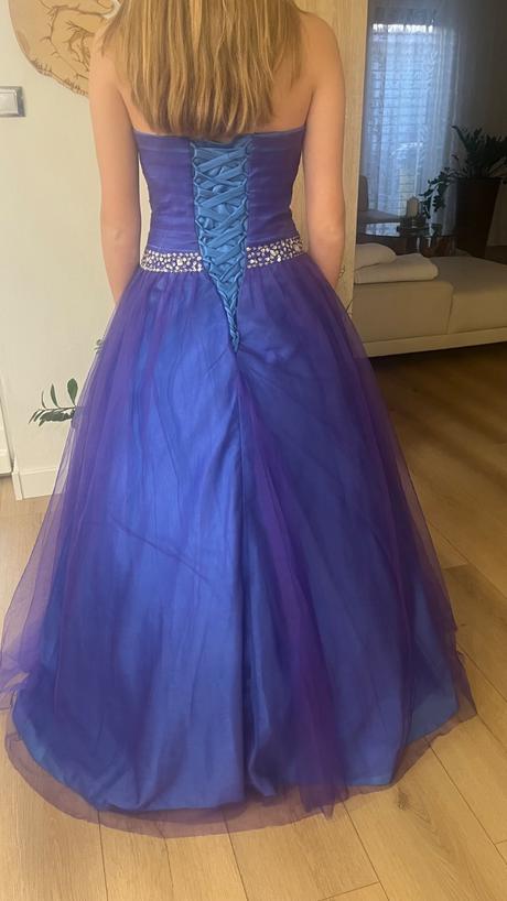 Spoločenské šaty, 36