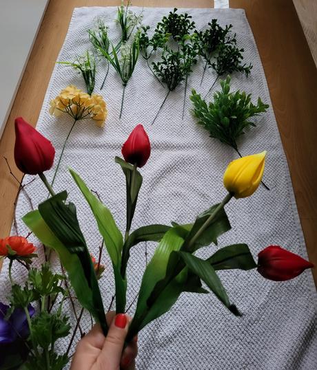 Umelé kvety+košík +vtáčik, 