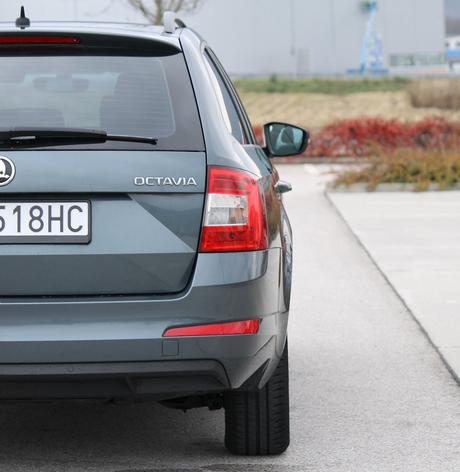 Škoda octavia combi 2.0 tdi style - bratislava, škoda