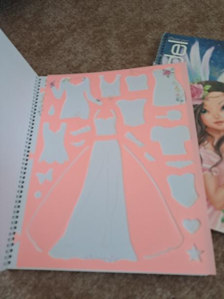 Kreatívne zošity/omaľovánky top models,