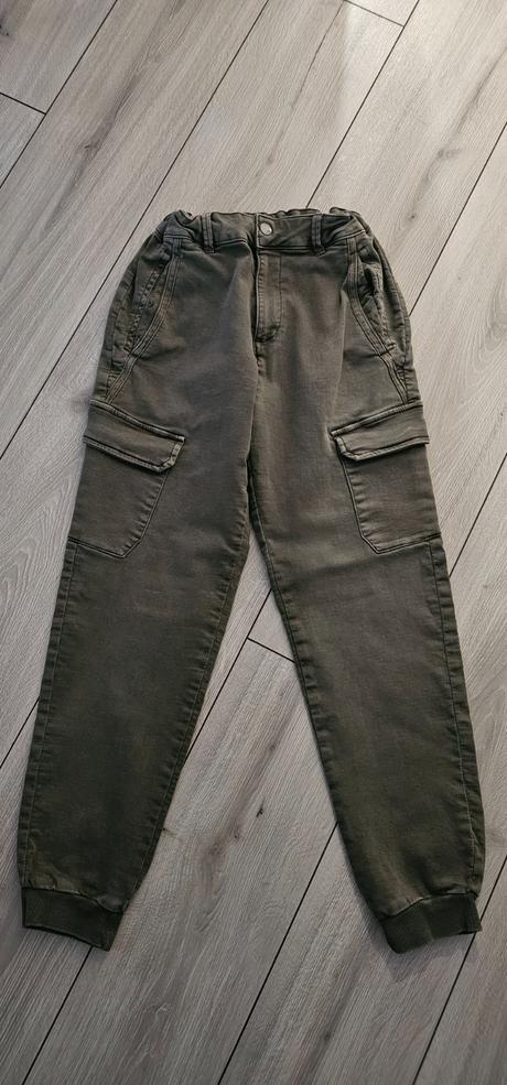 Nohavice v. 164, reserved,164