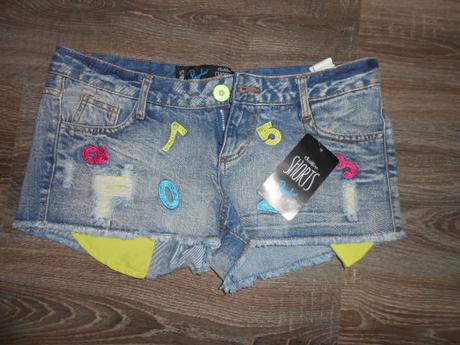 Reserved čisto nové dámske kratasy č. s, reserved,s